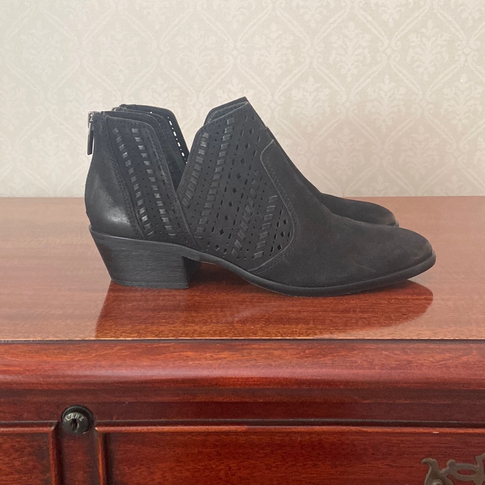 NWT Vince Camuto Prasata Bootie - Picture 2 of 7